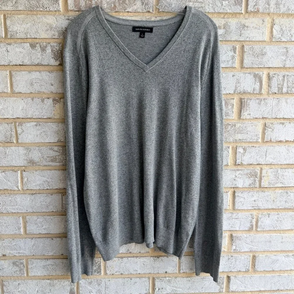 Banana Republic Long Sleeve V-Neck Gray Cotton Blend Sweater Men's Size L